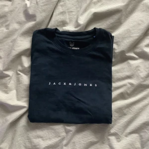Jackandjones T-shirt  - 😊