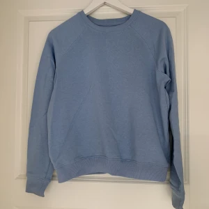 Sweatshirt - Använd fåtal gånger, strl XS