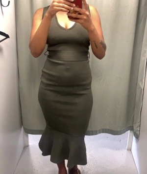 Klänning - Klänning från australiensiska märket Tussah i storlek 38 (UK 10) 🌹 endast provad hemma 🥰