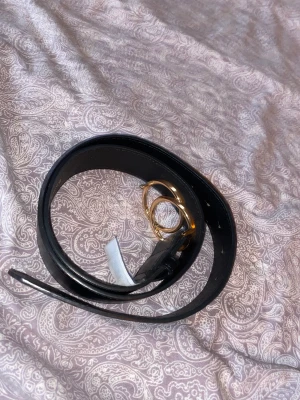 Skärp  - Asballt skärp från bikbok med några få defekter på detaljen ser det ut som, osäker, 100kr + frakt 45kr.
