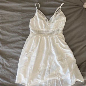 Klänning - Den är i storlek S och är i nyskick. Säljer pga att den var för liten för mig.