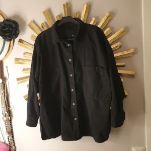 overshirt  - storlek M/L. Aldrig använts 