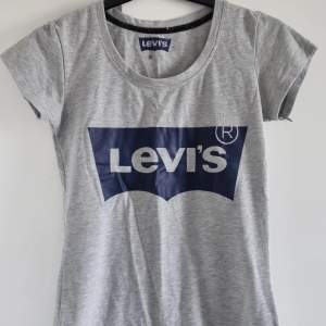 Levis T-shirt använd 5ggr. Simpel, stilren.