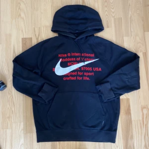Svart Nike Hoodie - Svart Nike hoodie i storlek M, bra skick.