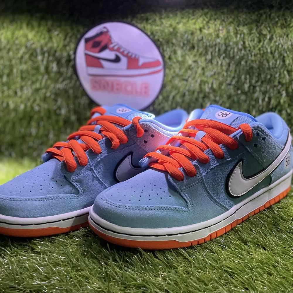 Nike Dunk SB Low ”Gulf” i storlek 40🟧Helt nya🔥Kvitto finns🧾Låda och extra laces kommer med👍Hör av dig om frågor/bilder🤙. Skor.