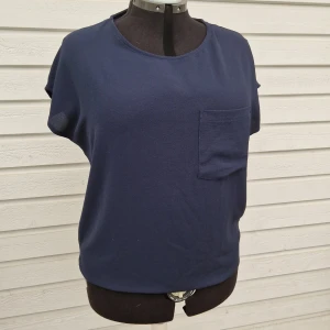 Blus - Stl 42 feån Object. Använd i gott skick.