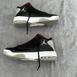 Jordan basket skor - Jordan inneskor. I använt skick. Köparen står för frakt.