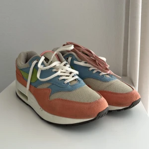 Nike Air Max 1  - Nike Air Max 1, Light Madder Root Worn Blue.   US 8 / EU 41  Pris kan diskuteras 