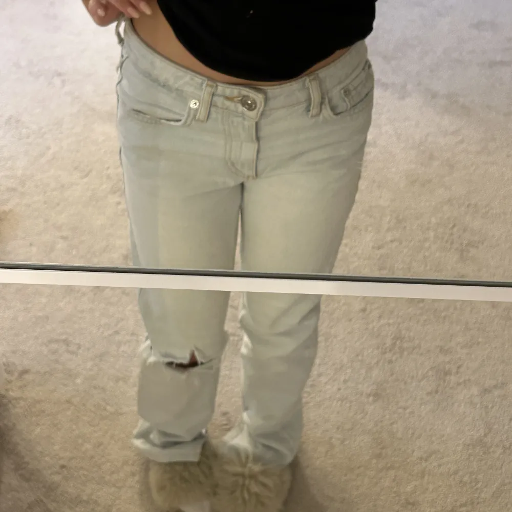 Trendiga lågmidjade jeans från zara🩷. Jeans & Byxor.