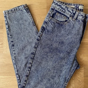 Jeans - Jeans   Mycket sparsamt använda   Strl 34  Momfit 