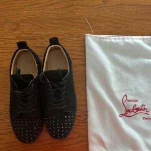 Christian Louboutin  - Tja! Ska nu sälja mina Louboutins som jag har köpt på plick. Ägaren sa att dom var äkta och jag ser inget fel på dom. Kan tänka mig o h byta också t ex Valentinos eller lanvins. Bara att höra av sig vid frågor! 