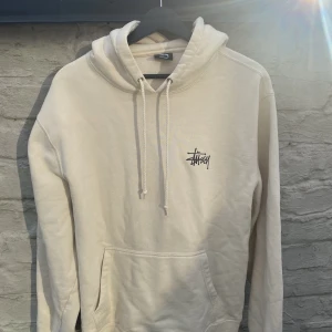 Stussy Hoddie - Nästan helt oanvänd. Ser ut o vara helt ny.