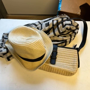 Sommar set  - Väska, hatt och halsstuk ett set. 