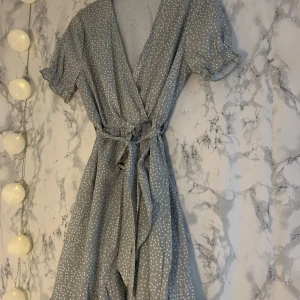 Klänning - Köpt på shein för något år sedan men endast använd 1 gång. Passar dem med strl XS-S.