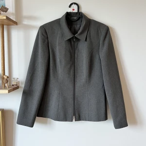 Kjol/kavaj set - Aldrig använd.  Inköpt second hand.