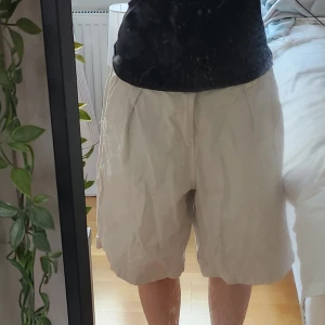 jorts - ett par vita jorts som inte komms till användning. tveka intw att ställa frågor