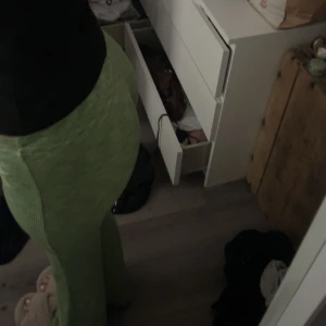 Byxor  - Gröna byxor från hm fråga för fler bilder 