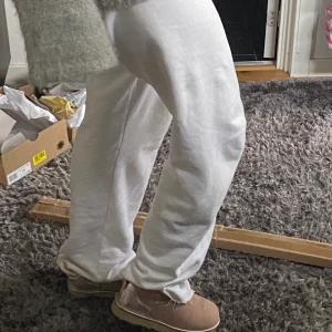 Ugg - Ugg ultra mini, strl 37. Inköpta förra vintern, fortfarande i väldigt bra skick💗