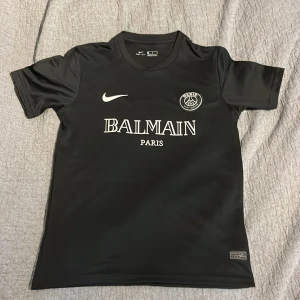 Balmain X Psg  - Aldrig använd, passar inte mig