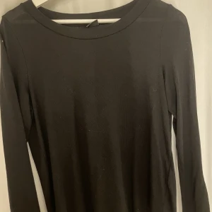 Långärmad tröja - Långärmad tröja från gina, lite genomskinlig. Aldrig använt.