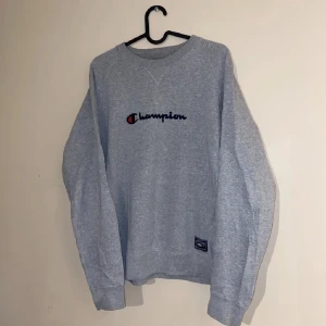 Champion sweater  - Champion sweatshirt i strl L, skulle säga att den är som S/M herr