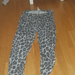 Leopard mjukisbyxor - Har andvänts några gånger fråga mig om det är något