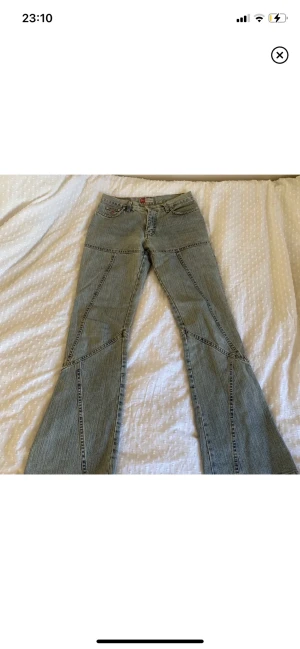Coola jeans - Coola jeans från napapajiri. Köpta här på plick men har knappt fått någon användning för dom tyvärr. Midjemåttet är 76🩷