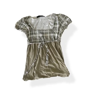 Vintage topp - Så fin vintage topp med rosett🎀