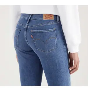 Raka moderna levi’s jeans som passar till allt!