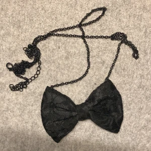 Halsband rosett - Halsband med rosett, aldrig använt.