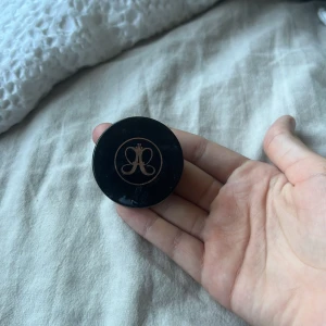 Annastasia Beverly hill dipbrow -  ganska använd Anastasia dipbrow, I färgen dark Brown, säljer för ganska billigt🌟 original pris 250🌟