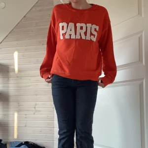 Tröja - Fin tröja från hm, använd en del men inga defekter, kontakta vid frågor!