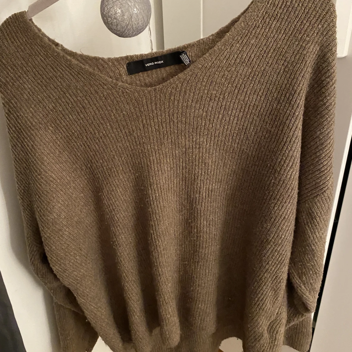 Brun stickad tröja