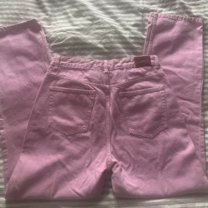 Jeans Zara - Rosa jeans från Zara . Aldrig använda Storlek: 42.