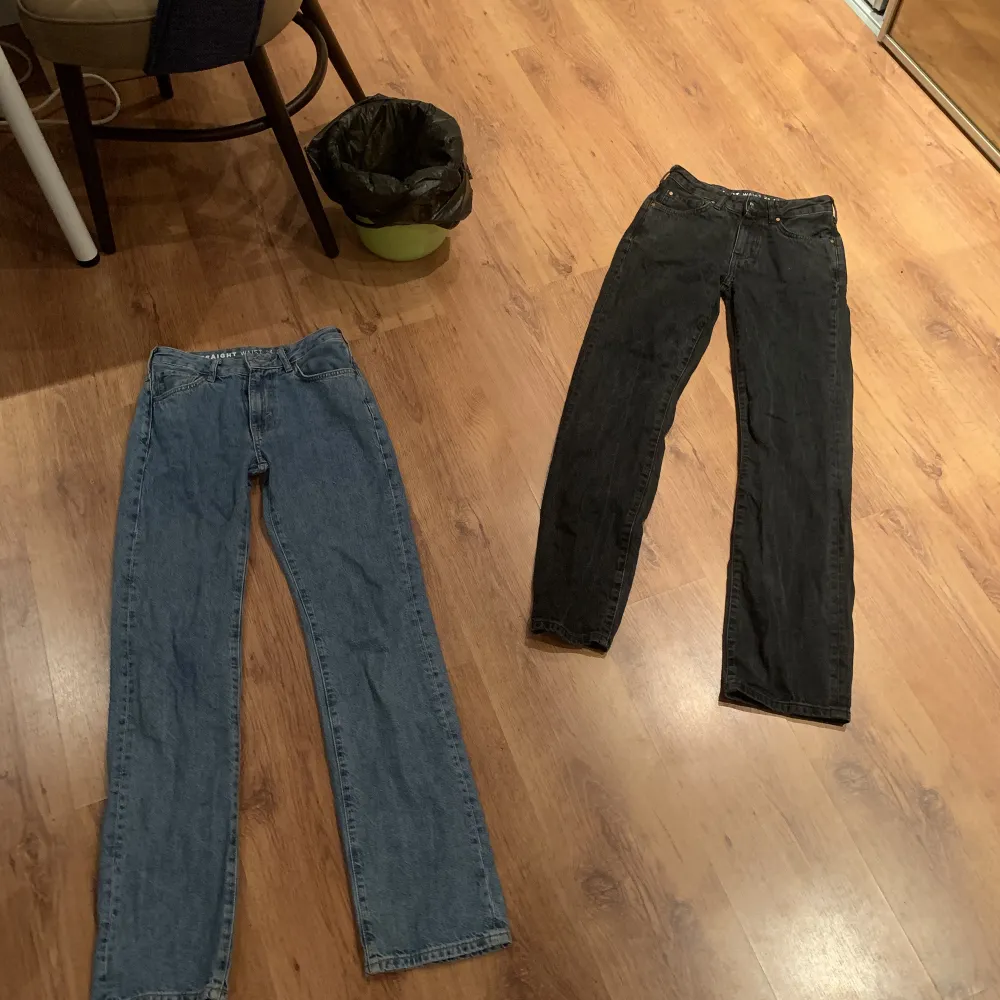 Storlek Waist 24 length 32 bra skick, köpta från Kappahl förra våren deras pris 150kr st mitt 350 för båda pris kan diskuteras . Jeans & Byxor.