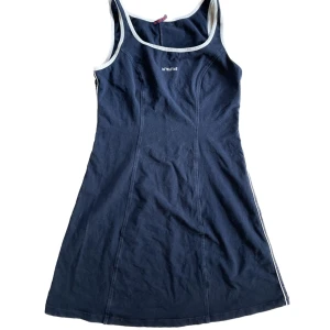 Klänning - Jättefin vintageklänning köpt i italien! Kika gärna in mina andra annonser, jag samfraktar!❤️