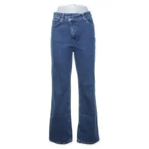 Jeans från na-kd i storlek 36.