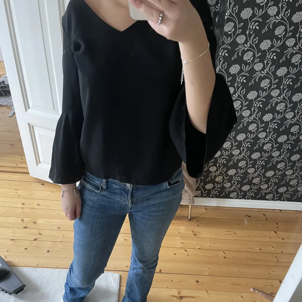 Säljer min fina blus som inte kommer till använding längre💕. Blusar.