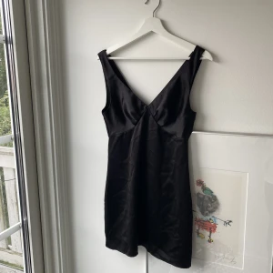 Klänning - Använd 1-2 gånger, fint mjukt material. Nypris ca 350 kr 