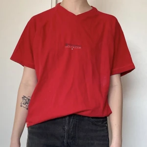 Röd championtröja - Sportig oversize röd championtröja med v-ringning