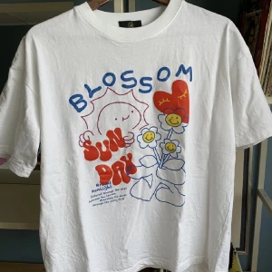 Vintage t-shirt - Äkta vintage t-shirt som knappt är använd. Superhärlig att ha nu i sommar. 