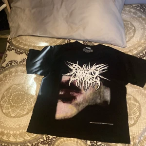 Band t-shirt - Nyskick skriv om intresse 🦇🚶🏻‍♂️