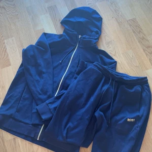 Hugo boss dress  - Säljeer min Hugo boss för 1500 det är en limit edtion så den säljs inte längre om det är snabb affär så kan jag gå ner lite i pris