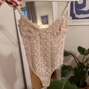 Body Hm - Söt body, inga tecken på användning, Hm💖