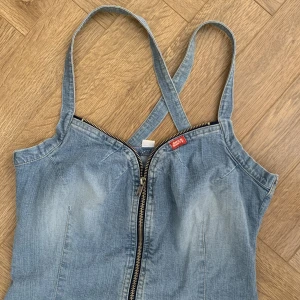 Miss sixty klänning  - Jättesöt klänning från miss sixty som tyvärr är för stor❤️