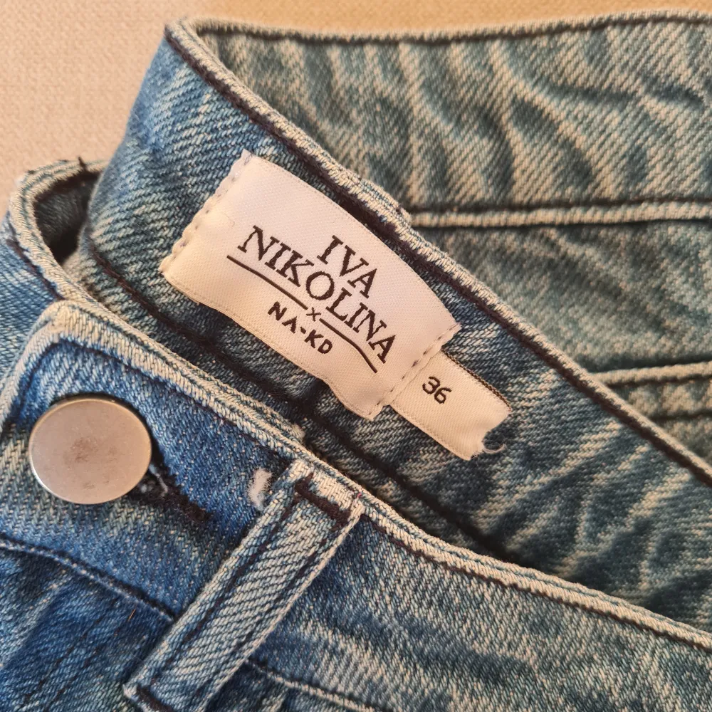 Jeansfrån från NA-KD! Använd kanske 2 gånger så är i nyskick! . Kjolar.