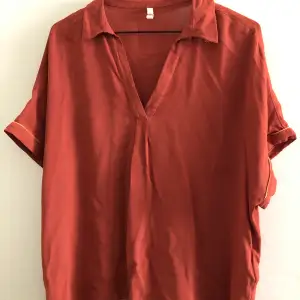 Good condition, relaxed fit silk blouse with details on the arms. The size is small but it fits M and Large too.