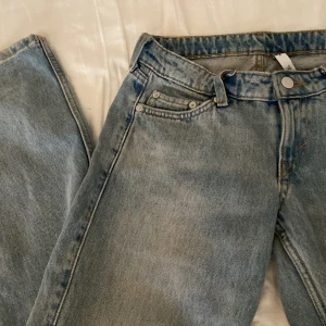 Weekday jeans - Arrow low waist jeans från weekday