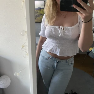 söt topp - jättesöt topp från h&m, typ aldrig använd 🥰