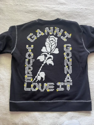 GANNI sweatshirt  - Sweatshirt från GANNI i nyskick. Inga defekter eller likande. Från våren 2023.